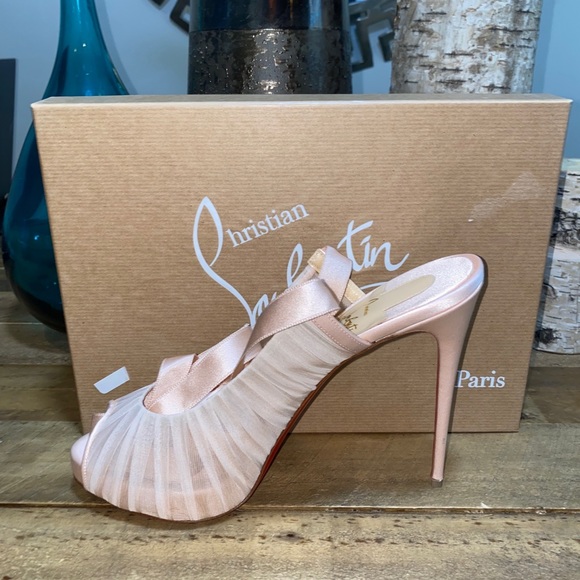 Christian Louboutin Goya Ruban Pumps - Picture 2 of 7